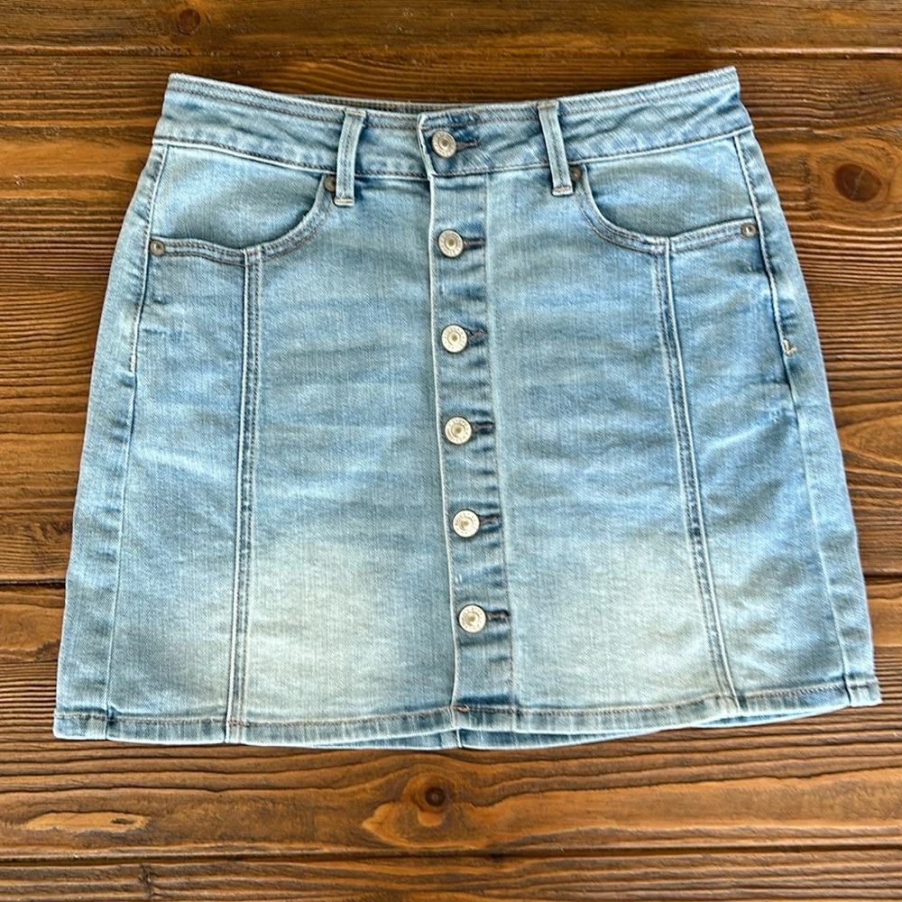 American Eagle light wash denim skirt- size 4 long